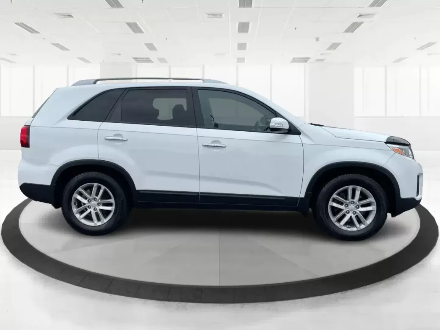 2015 Kia Sorento LX (5XYKT4A61FG) with an 2.4L I-4 gasoline direct injection engine, located at 8750 N County Rd 25A, Piqua, OH, 45356, (937) 908-9800, 40.164391, -84.232513 - Photo#1