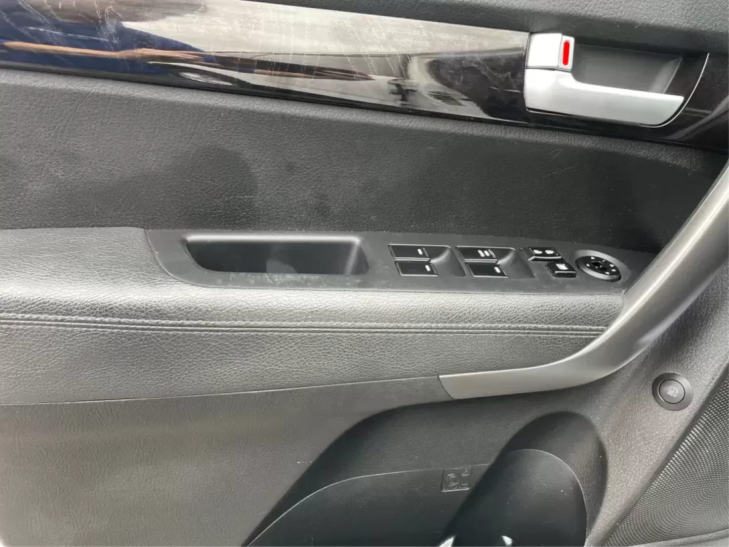 2015 Kia Sorento LX (5XYKT4A61FG) with an 2.4L I-4 gasoline direct injection engine, located at 8750 N County Rd 25A, Piqua, OH, 45356, (937) 908-9800, 40.164391, -84.232513 - Photo#18