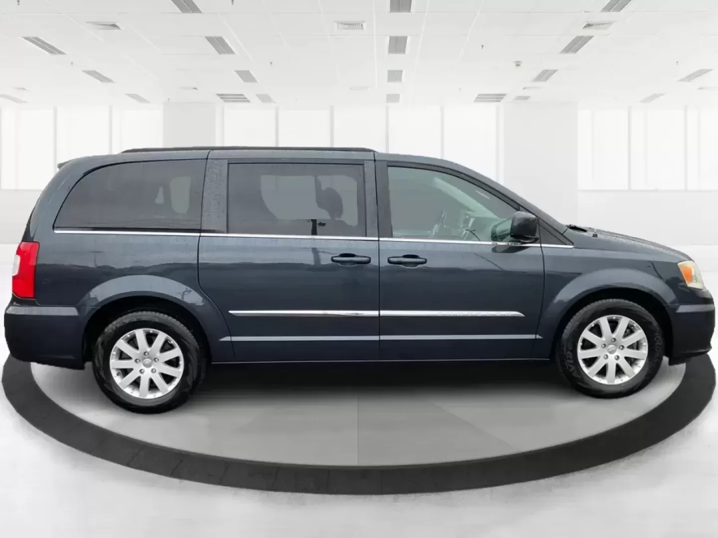 2013 Chrysler Town and Country Touring (2C4RC1BG5DR) with an Pentastar 3.6L V-6 DOHC engine, located at 4508 South Dixie Dr, Moraine, OH, 45439, (937) 908-9800, 39.689976, -84.218452 - Photo#1