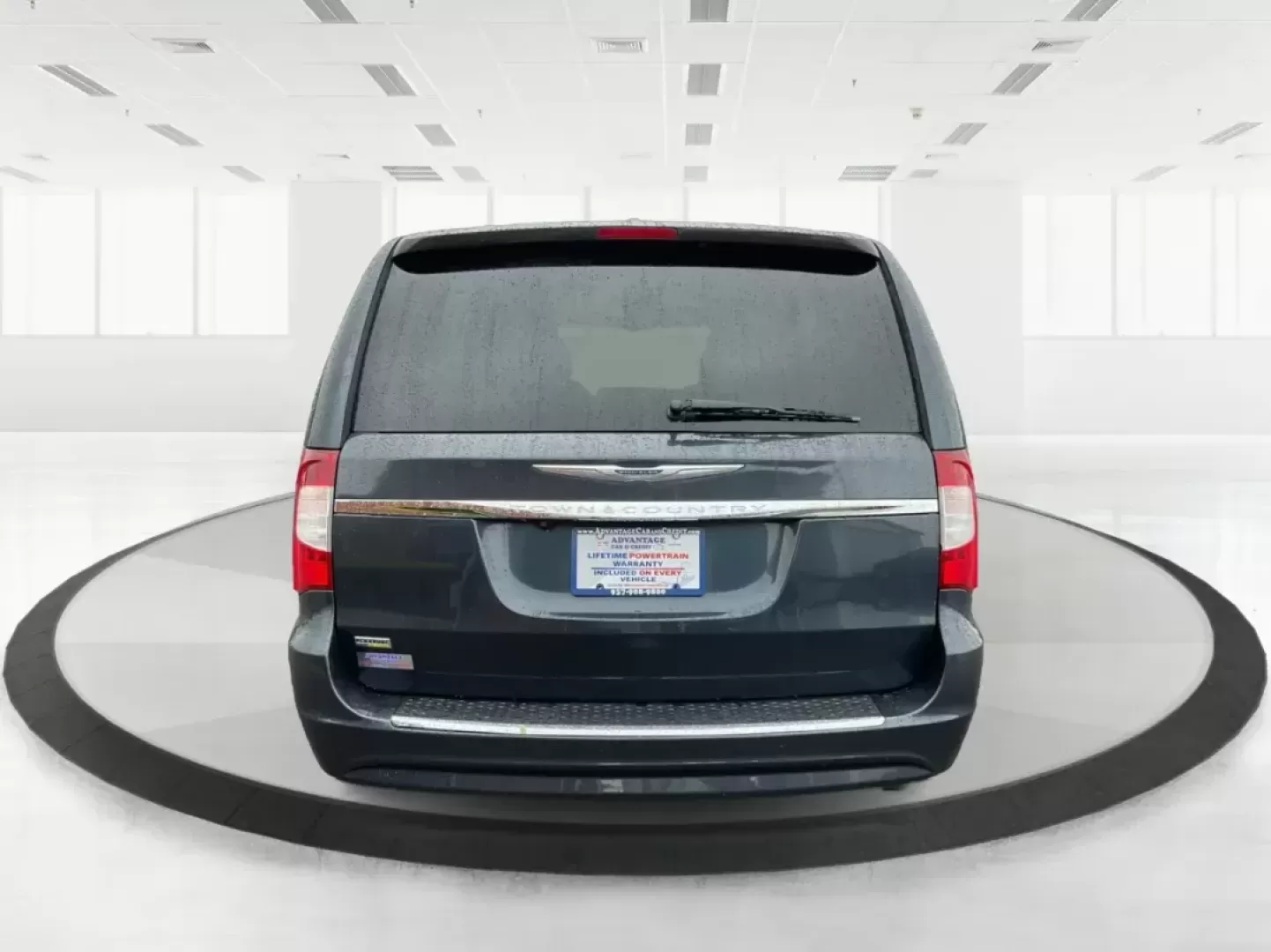 2013 Chrysler Town and Country Touring (2C4RC1BG5DR) with an Pentastar 3.6L V-6 DOHC engine, located at 4508 South Dixie Dr, Moraine, OH, 45439, (937) 908-9800, 39.689976, -84.218452 - Photo#3
