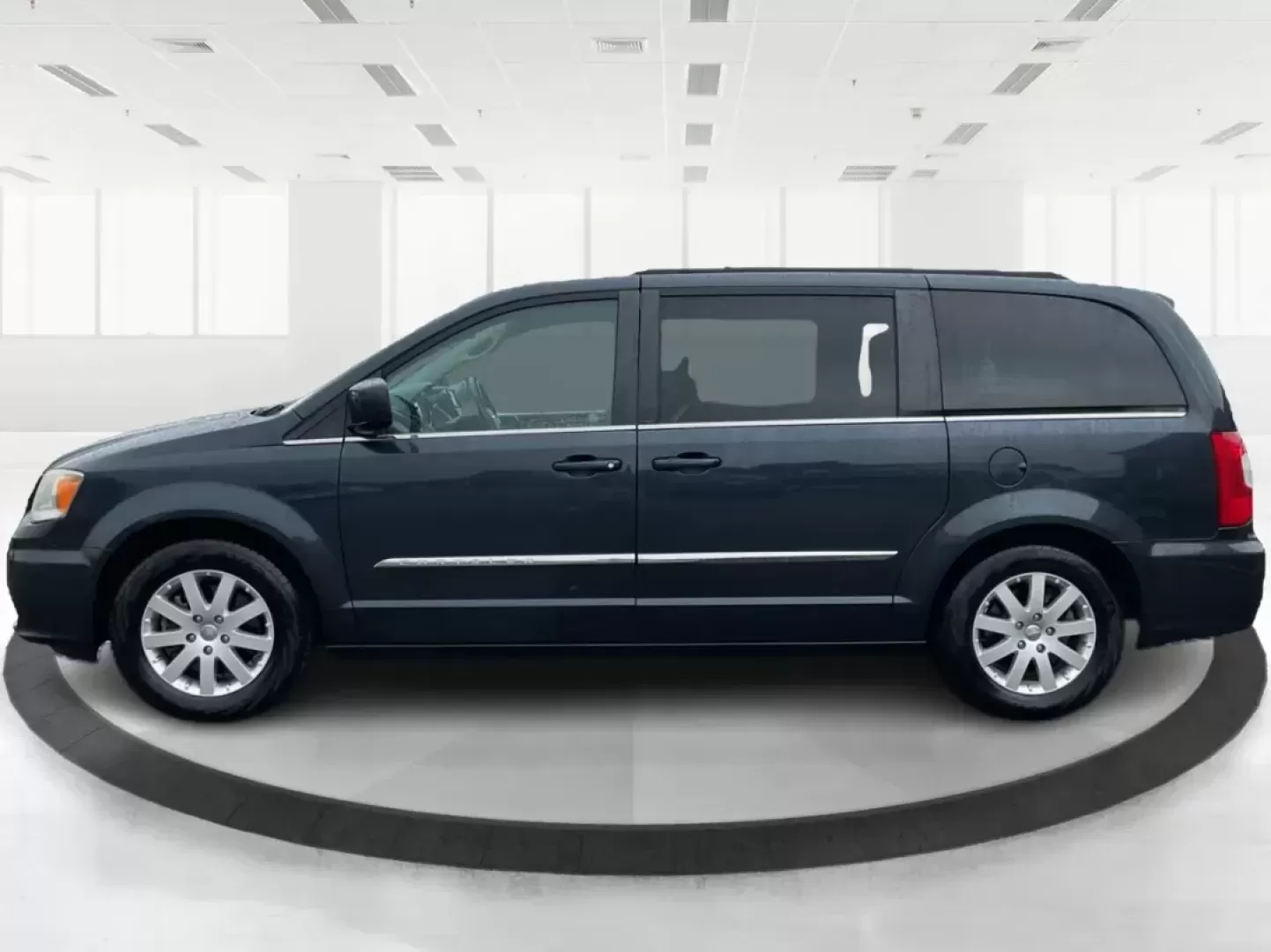 2013 Chrysler Town and Country Touring (2C4RC1BG5DR) with an Pentastar 3.6L V-6 DOHC engine, located at 4508 South Dixie Dr, Moraine, OH, 45439, (937) 908-9800, 39.689976, -84.218452 - Photo#5