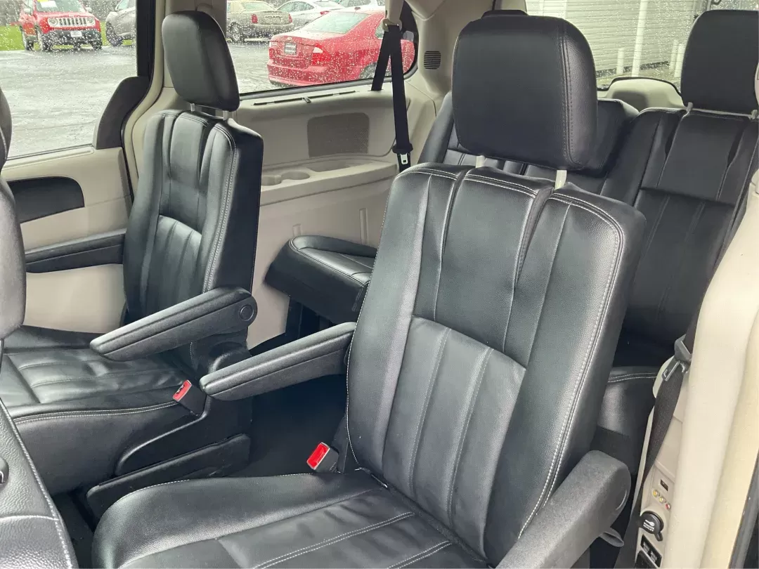 2013 Chrysler Town and Country Touring (2C4RC1BG5DR) with an Pentastar 3.6L V-6 DOHC engine, located at 4508 South Dixie Dr, Moraine, OH, 45439, (937) 908-9800, 39.689976, -84.218452 - 2013 Chrysler Town and Country Touring - Photo#9