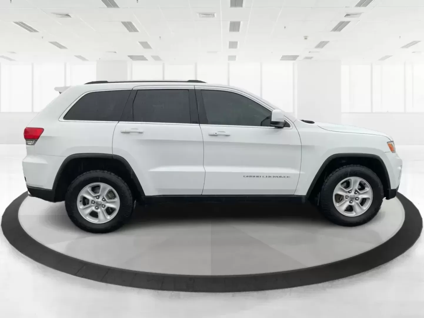 2015 Jeep Grand Cherokee Laredo (1C4RJFAG7FC) with an 3.6L V-6 DOHC engine, located at 8750 N County Rd 25A, Piqua, OH, 45356, (937) 908-9800, 40.164391, -84.232513 - Photo#1