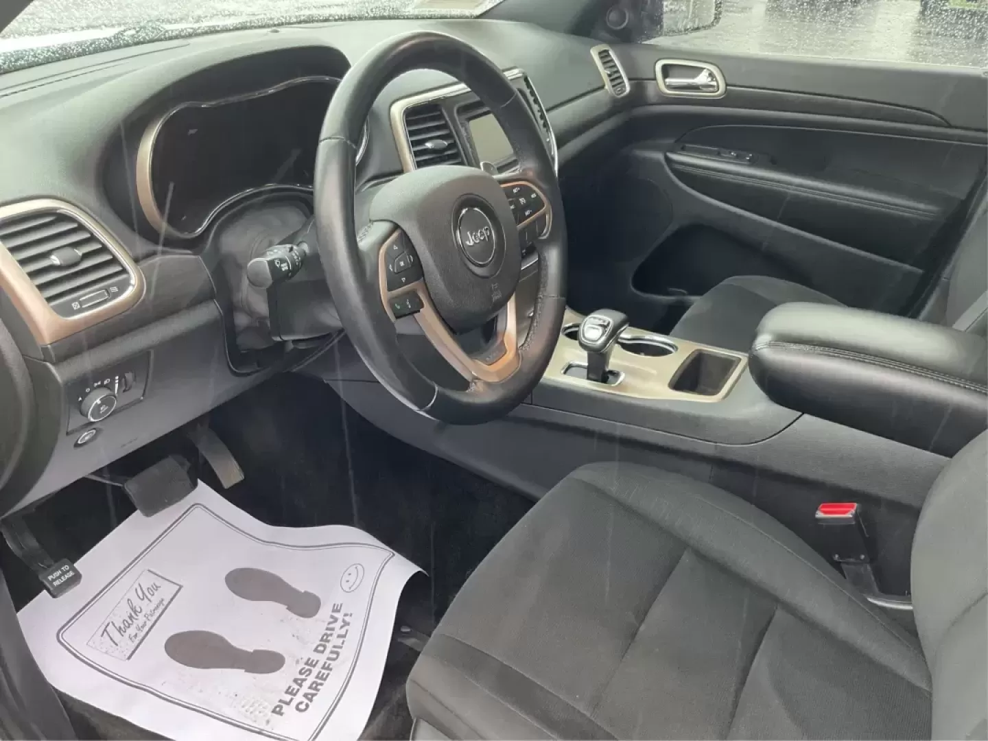 2015 Jeep Grand Cherokee Laredo (1C4RJFAG7FC) with an 3.6L V-6 DOHC engine, located at 8750 N County Rd 25A, Piqua, OH, 45356, (937) 908-9800, 40.164391, -84.232513 - Photo#8
