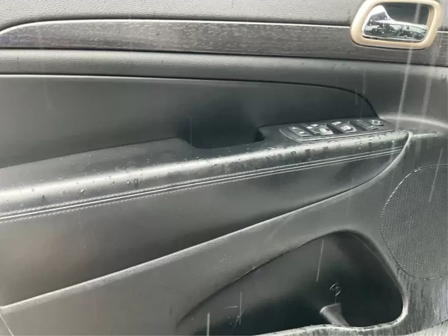 2015 Jeep Grand Cherokee Laredo (1C4RJFAG7FC) with an 3.6L V-6 DOHC engine, located at 8750 N County Rd 25A, Piqua, OH, 45356, (937) 908-9800, 40.164391, -84.232513 - Photo#18