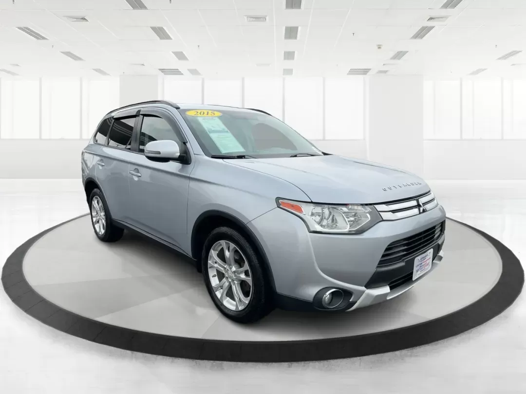 2015 Mitsubishi Outlander SE (JA4AZ3A31FZ) with an 2.4L I-4 variable valve control engine, located at 1230 East Main St, Xenia, OH, 45385, (937) 908-9800, 39.688026, -83.910172 - 2015 Mitsubishi Outlander SE - Photo#0