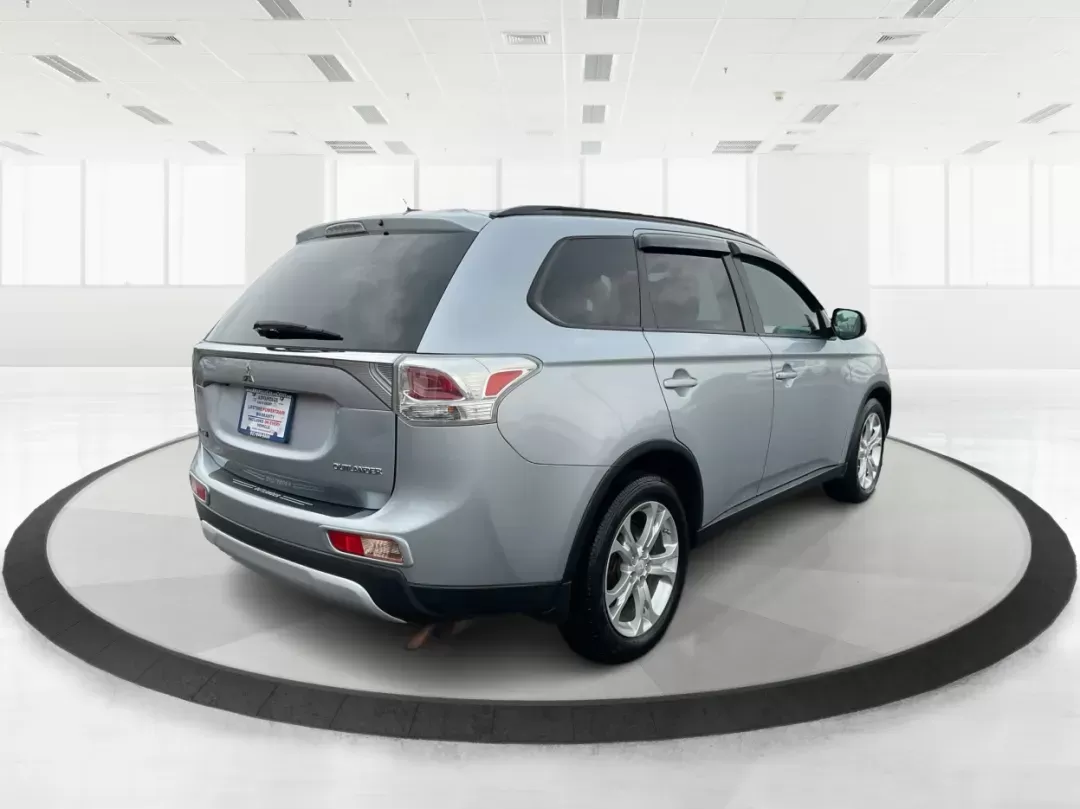2015 Mitsubishi Outlander SE (JA4AZ3A31FZ) with an 2.4L I-4 variable valve control engine, located at 1230 East Main St, Xenia, OH, 45385, (937) 908-9800, 39.688026, -83.910172 - 2015 Mitsubishi Outlander SE - Photo#2
