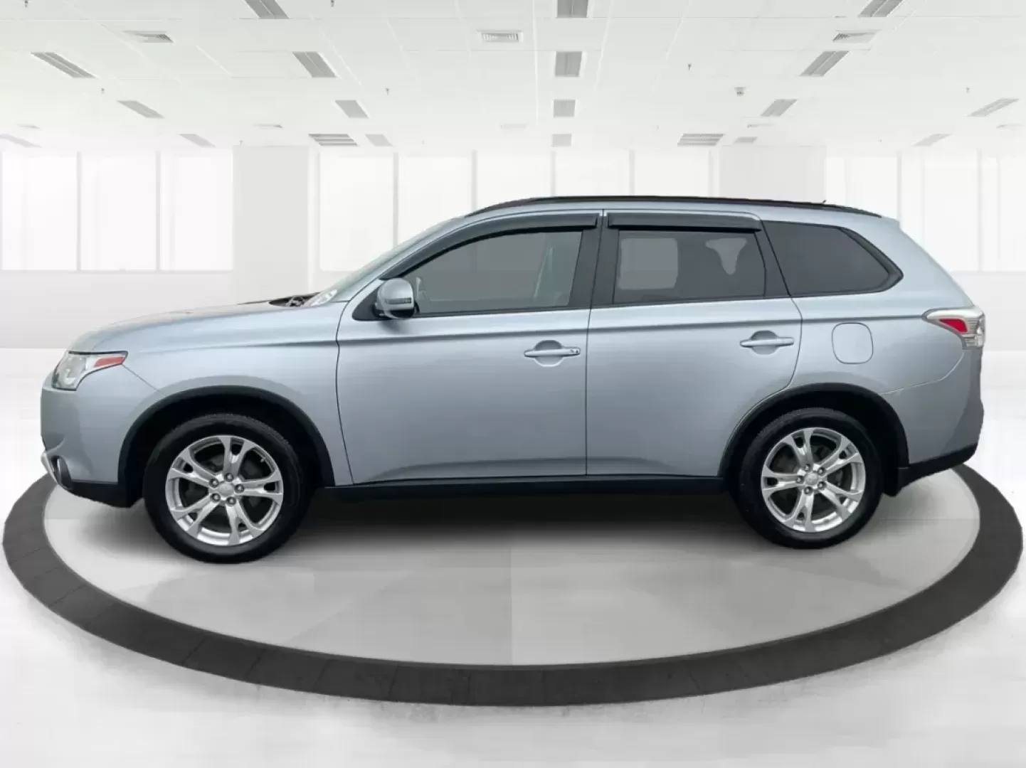 2015 Mitsubishi Outlander SE (JA4AZ3A31FZ) with an 2.4L I-4 variable valve control engine, located at 1230 East Main St, Xenia, OH, 45385, (937) 908-9800, 39.688026, -83.910172 - Photo#5