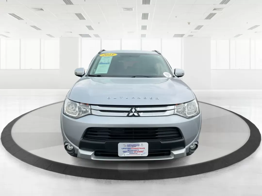 2015 Mitsubishi Outlander SE (JA4AZ3A31FZ) with an 2.4L I-4 variable valve control engine, located at 1230 East Main St, Xenia, OH, 45385, (937) 908-9800, 39.688026, -83.910172 - 2015 Mitsubishi Outlander SE - Photo#6