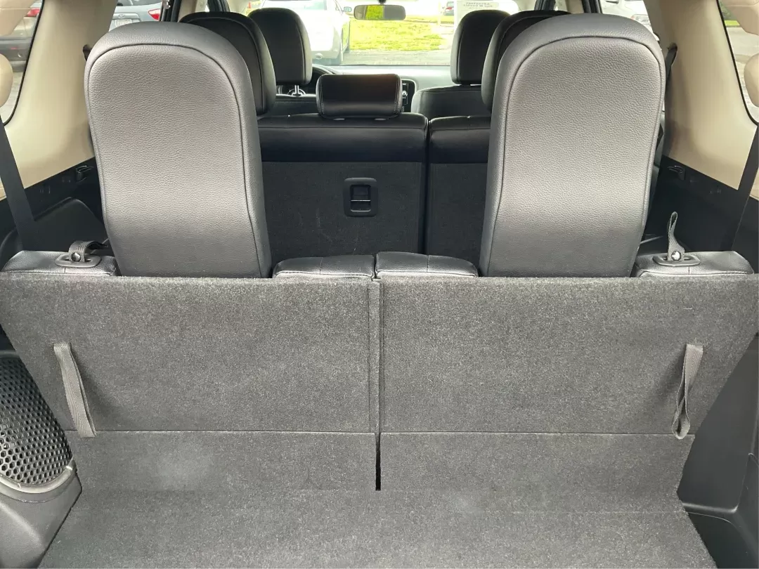 2015 Mitsubishi Outlander SE (JA4AZ3A31FZ) with an 2.4L I-4 variable valve control engine, located at 1230 East Main St, Xenia, OH, 45385, (937) 908-9800, 39.688026, -83.910172 - 2015 Mitsubishi Outlander SE - Photo#10