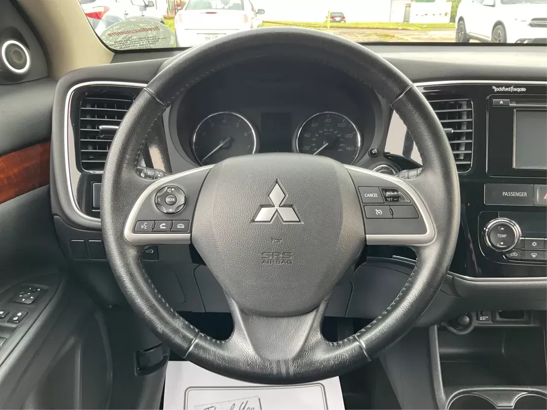 2015 Mitsubishi Outlander SE (JA4AZ3A31FZ) with an 2.4L I-4 variable valve control engine, located at 1230 East Main St, Xenia, OH, 45385, (937) 908-9800, 39.688026, -83.910172 - 2015 Mitsubishi Outlander SE - Photo#14