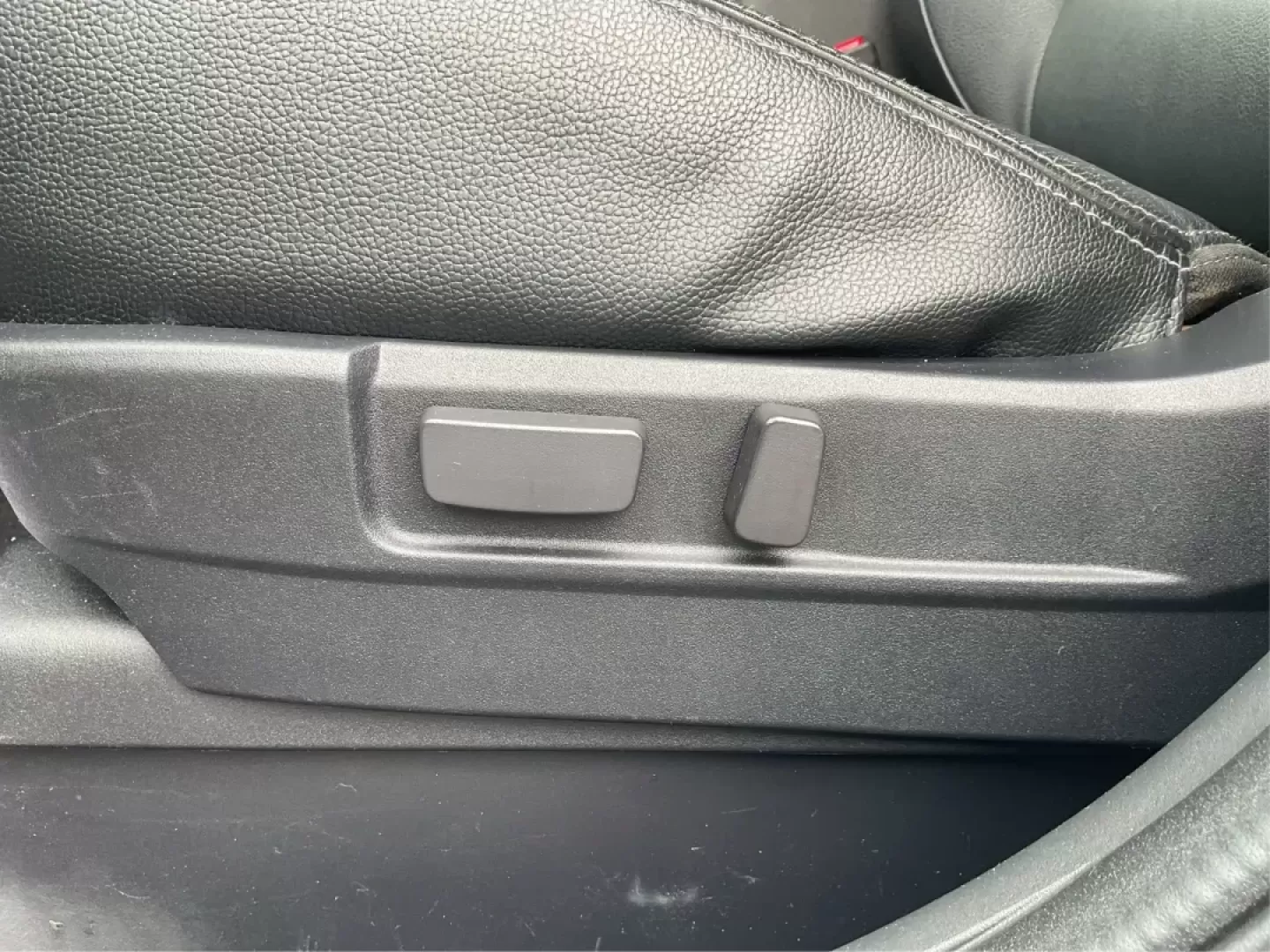 2015 Mitsubishi Outlander SE (JA4AZ3A31FZ) with an 2.4L I-4 variable valve control engine, located at 1230 East Main St, Xenia, OH, 45385, (937) 908-9800, 39.688026, -83.910172 - Photo#16