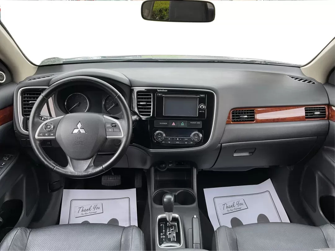 2015 Mitsubishi Outlander SE (JA4AZ3A31FZ) with an 2.4L I-4 variable valve control engine, located at 1230 East Main St, Xenia, OH, 45385, (937) 908-9800, 39.688026, -83.910172 - 2015 Mitsubishi Outlander SE - Photo#18