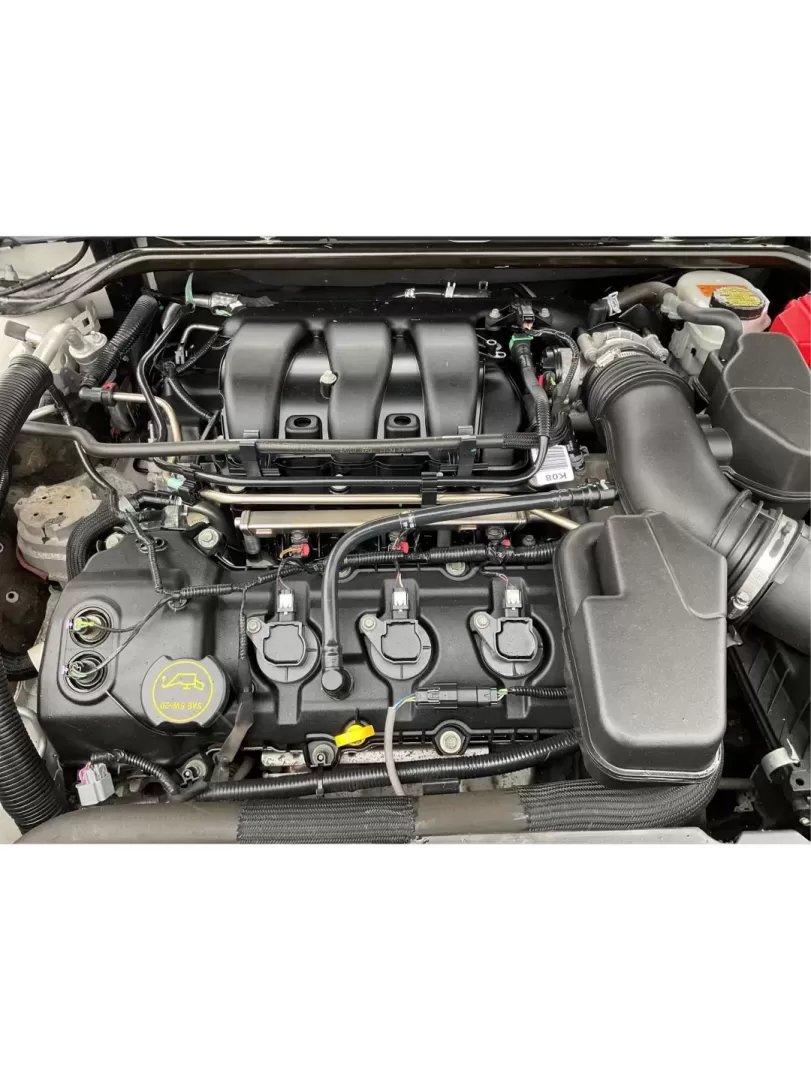 2017 Ford Taurus SEL (1FAHP2E86HG) with an EcoBoost 2L I-4 gasoline direct injection engine, located at 4508 South Dixie Dr, Moraine, OH, 45439, (937) 908-9800, 39.689976, -84.218452 - 2017 Ford Taurus SEL - Photo#10