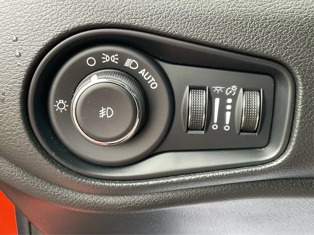 2016 Jeep Renegade Trailhawk (ZACCJBCT1GP) with an Tigershark MultiAir 2.4L I-4 variable valve contro engine, located at 1099 N County Rd 25A , Troy, OH, 45373, (937) 908-9800, 40.057079, -84.212883 - 2016 Jeep Renegade Trailhawk - Photo#16