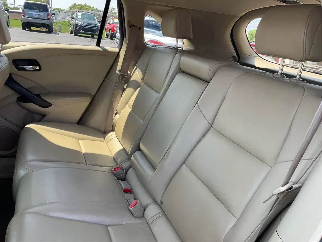 2016 Acura RDX 6-Spd AT (5J8TB3H33GL) with an 3.5L V6 DOHC 24V engine, 6-Speed Automatic transmission, located at 1230 East Main St, Xenia, OH, 45385, (937) 908-9800, 39.688026, -83.910172 - Photo#9