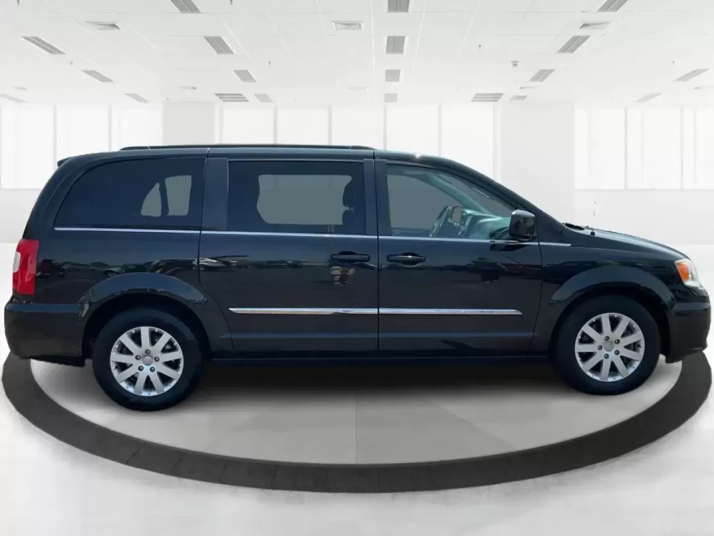 2014 Chrysler Town and Country Touring (2C4RC1BG3ER) with an Pentastar 3.6L V-6 DOHC engine, located at 1099 N County Rd 25A, Troy, OH, 45373, (937) 908-9800, 40.057079, -84.212883 - Photo#1