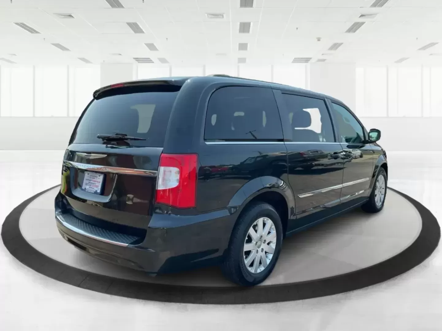 2014 Chrysler Town and Country Touring (2C4RC1BG3ER) with an Pentastar 3.6L V-6 DOHC engine, located at 1099 N County Rd 25A, Troy, OH, 45373, (937) 908-9800, 40.057079, -84.212883 - Photo#2