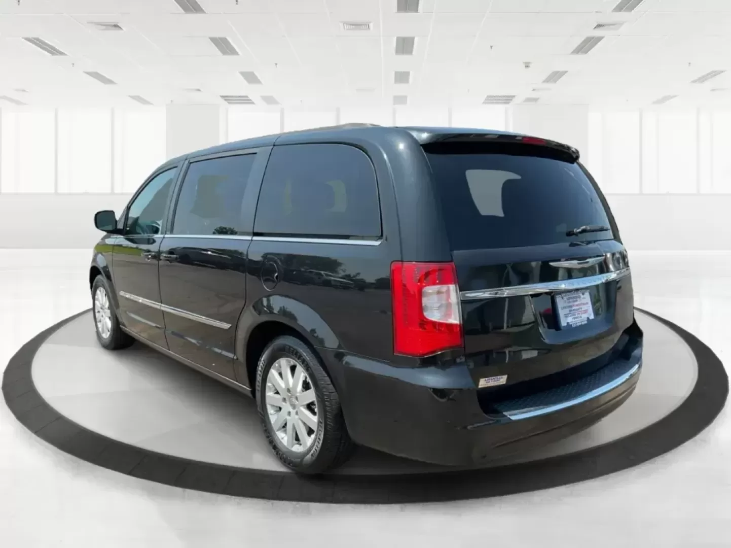 2014 Chrysler Town and Country Touring (2C4RC1BG3ER) with an Pentastar 3.6L V-6 DOHC engine, located at 1099 N County Rd 25A, Troy, OH, 45373, (937) 908-9800, 40.057079, -84.212883 - Photo#4
