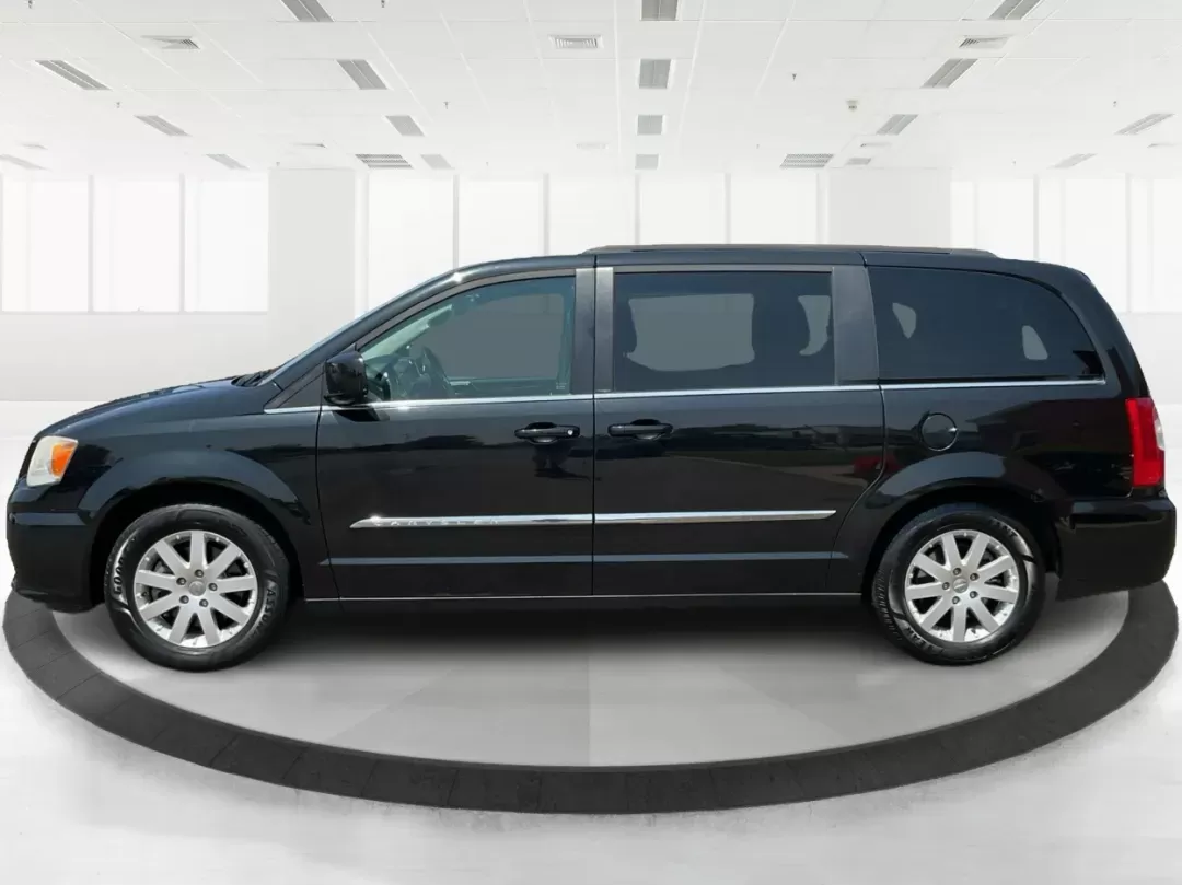 2014 Chrysler Town and Country Touring (2C4RC1BG3ER) with an Pentastar 3.6L V-6 DOHC engine, located at 1099 N County Rd 25A , Troy, OH, 45373, (937) 908-9800, 40.057079, -84.212883 - 2014 Chrysler Town and Country Touring - Photo#5