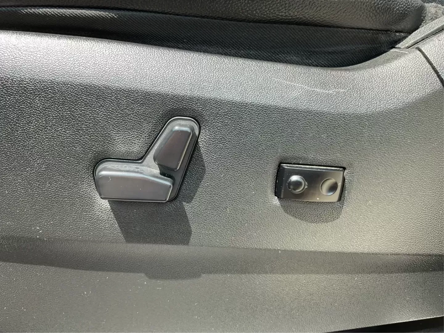 2014 Chrysler Town and Country Touring (2C4RC1BG3ER) with an Pentastar 3.6L V-6 DOHC engine, located at 1099 N County Rd 25A, Troy, OH, 45373, (937) 908-9800, 40.057079, -84.212883 - Photo#17
