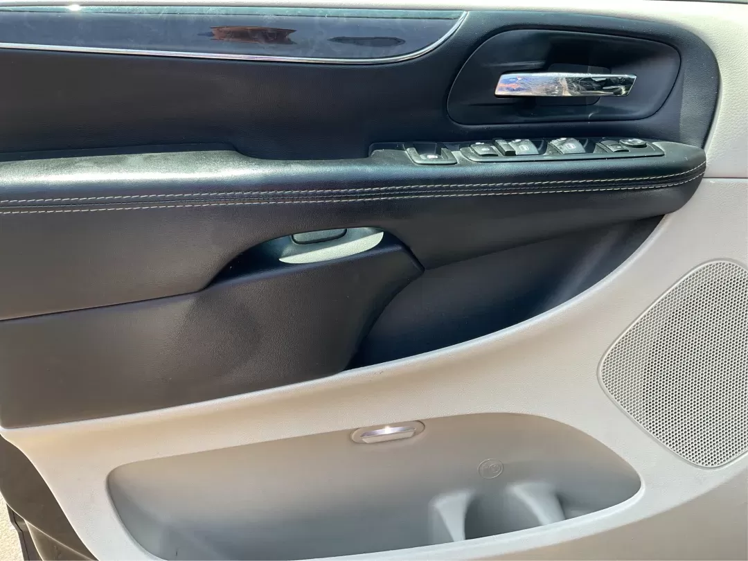 2014 Chrysler Town and Country Touring (2C4RC1BG3ER) with an Pentastar 3.6L V-6 DOHC engine, located at 1099 N County Rd 25A , Troy, OH, 45373, (937) 908-9800, 40.057079, -84.212883 - 2014 Chrysler Town and Country Touring - Photo#18