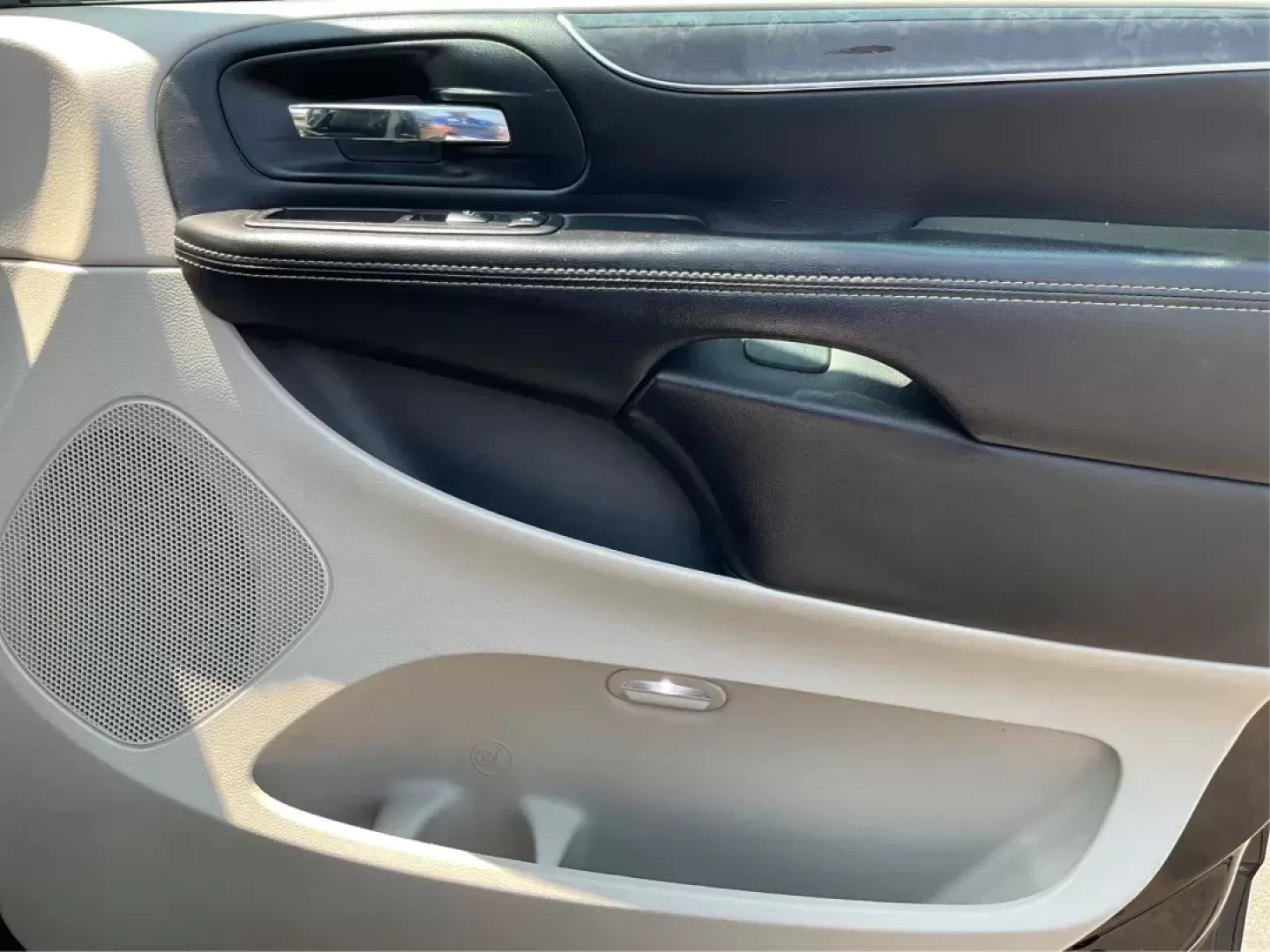 2014 Chrysler Town and Country Touring (2C4RC1BG3ER) with an Pentastar 3.6L V-6 DOHC engine, located at 1099 N County Rd 25A, Troy, OH, 45373, (937) 908-9800, 40.057079, -84.212883 - Photo#19