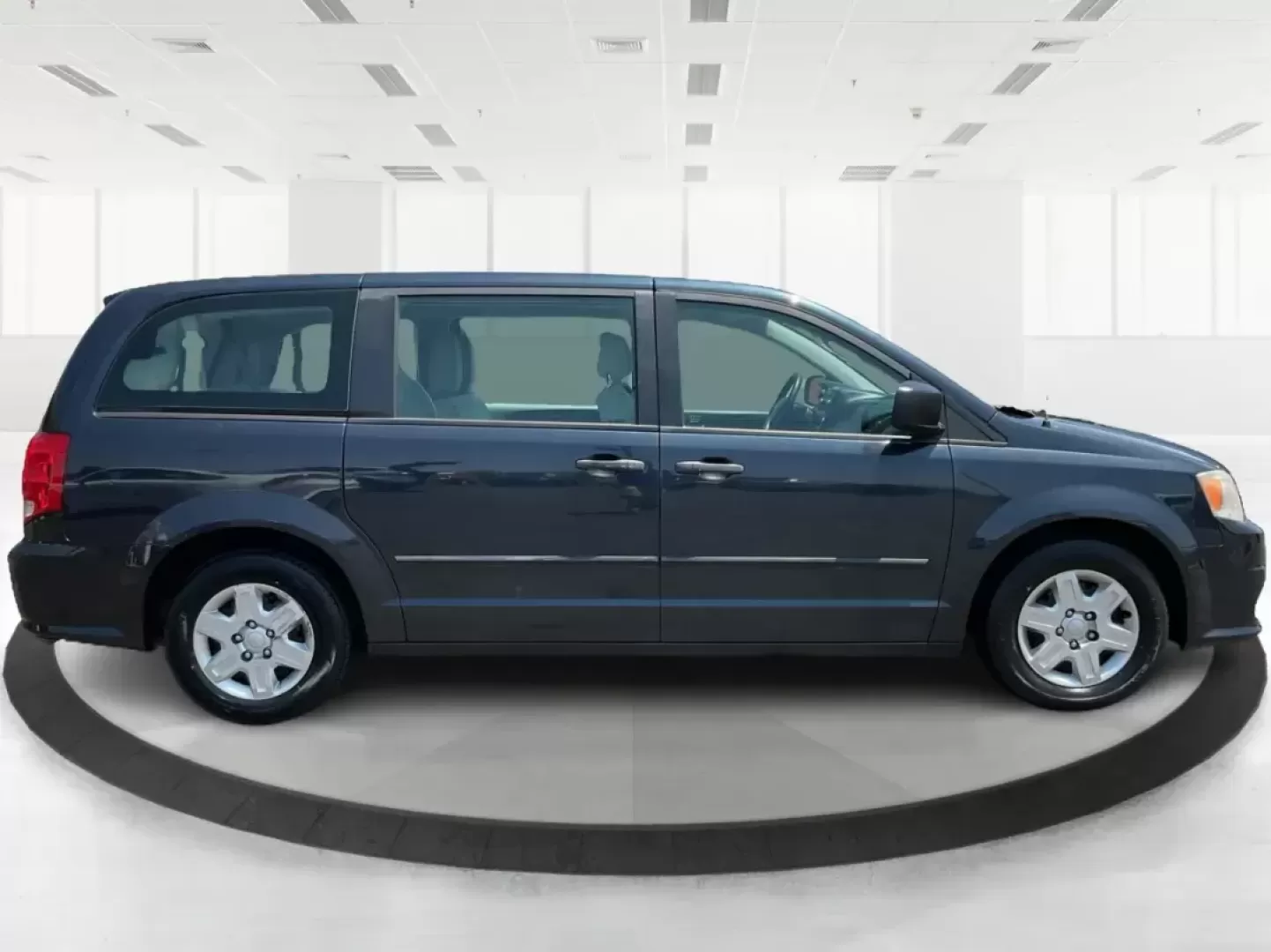 2013 Dodge Grand Caravan SE (2C4RDGBG2DR) with an 3.6L V6 DOHC 24V engine, 6-Speed Automatic transmission, located at 401 Woodman Dr, Riverside, OH, 45431, (937) 908-9800, 39.760899, -84.123421 - Photo#1