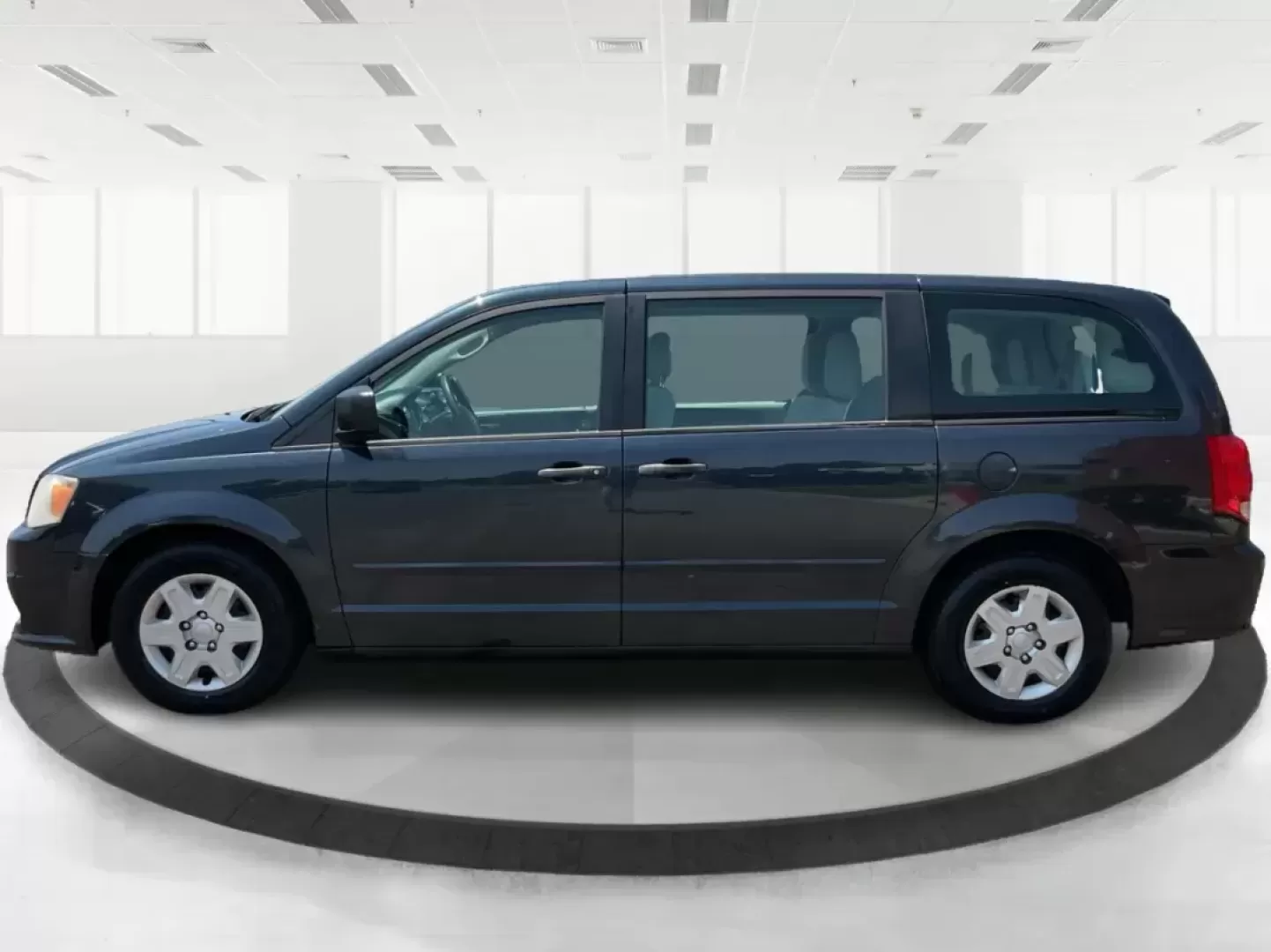 2013 Dodge Grand Caravan SE (2C4RDGBG2DR) with an 3.6L V6 DOHC 24V engine, 6-Speed Automatic transmission, located at 401 Woodman Dr, Riverside, OH, 45431, (937) 908-9800, 39.760899, -84.123421 - Photo#5