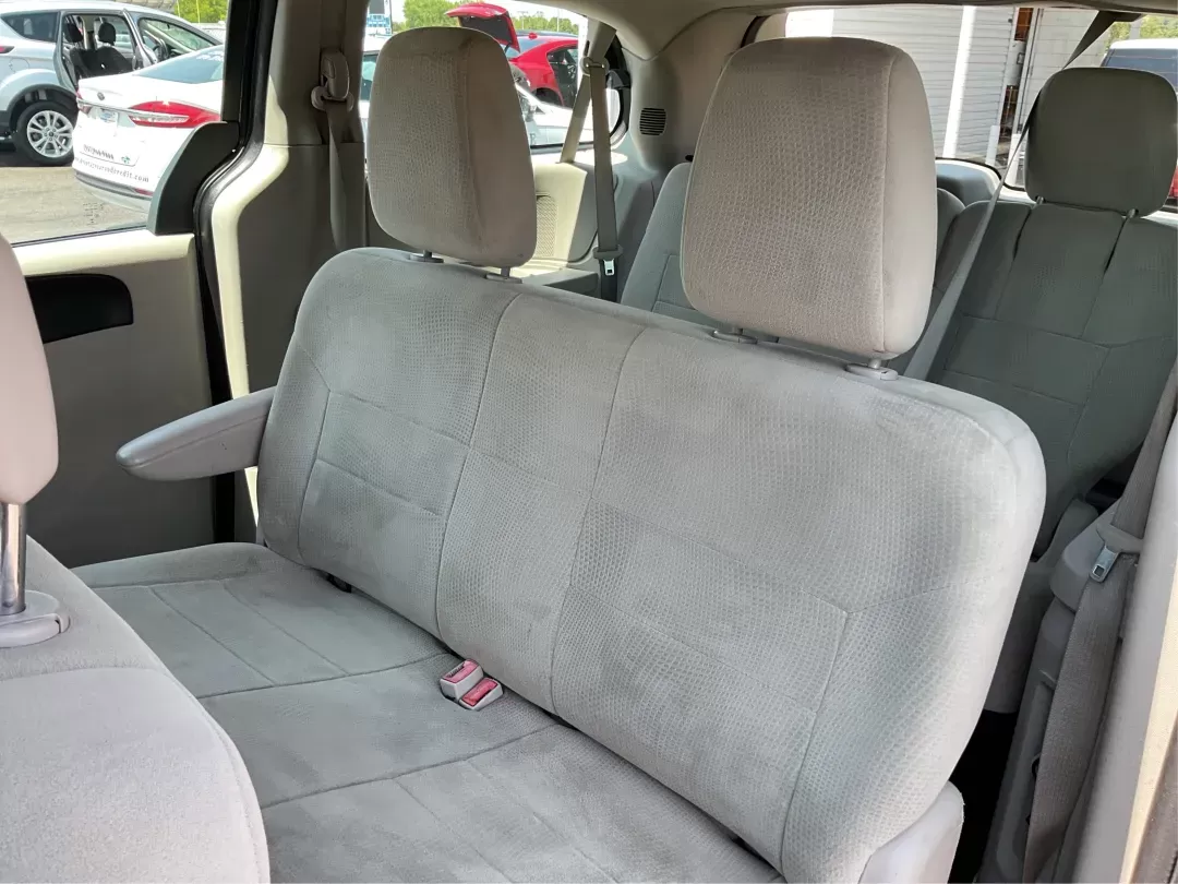 2013 Dodge Grand Caravan SE (2C4RDGBG2DR) with an 3.6L V6 DOHC 24V engine, 6-Speed Automatic transmission, located at 401 Woodman Dr, Riverside, OH, 45431, (937) 908-9800, 39.760899, -84.123421 - 2013 Dodge Grand Caravan SE - Photo#9