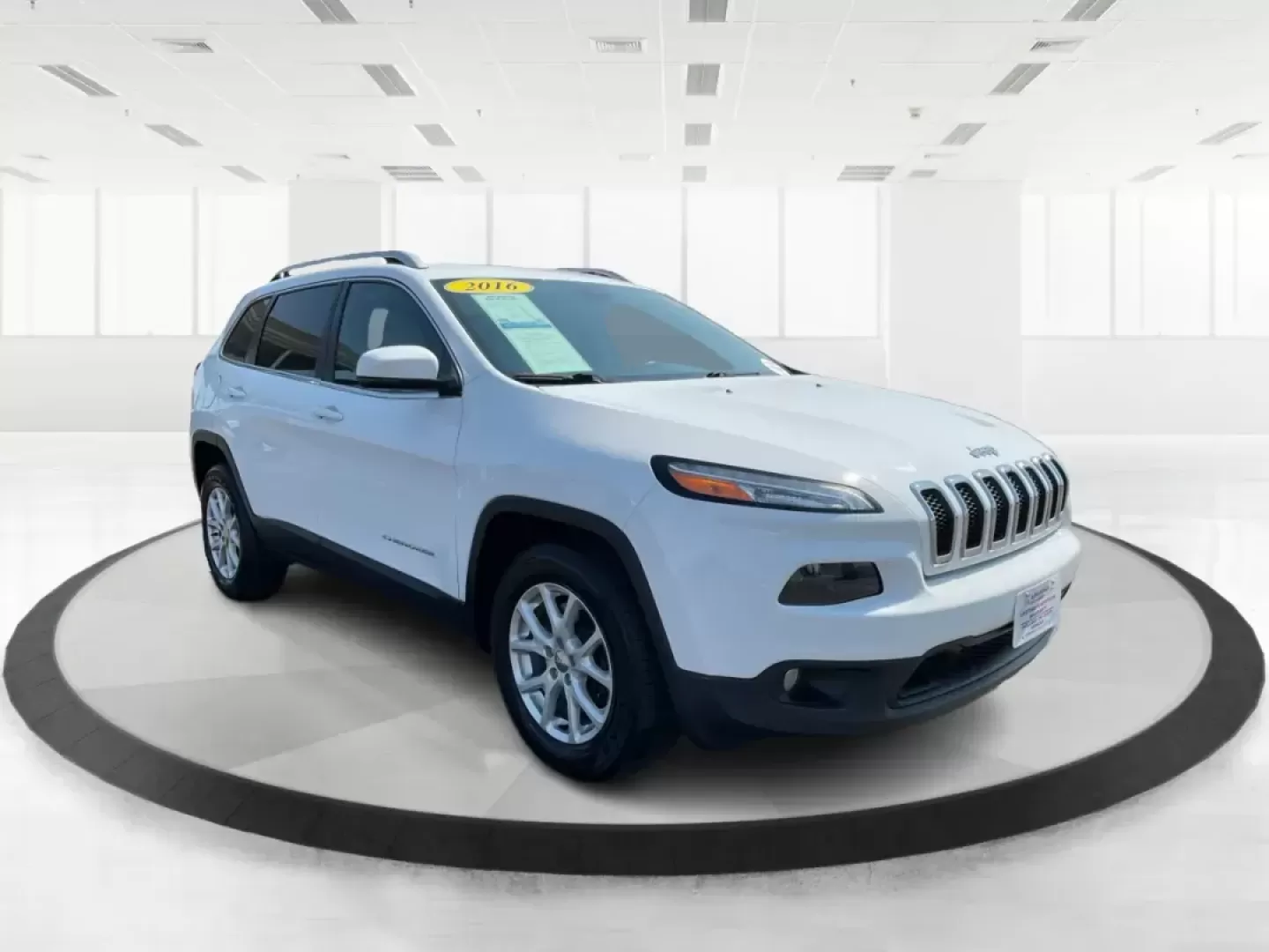 2016 Jeep Cherokee Latitude (1C4PJMCS9GW) with an Other engine, located at 8750 N County Rd 25A, Piqua, OH, 45356, (937) 908-9800, 40.164391, -84.232513 - Photo#0