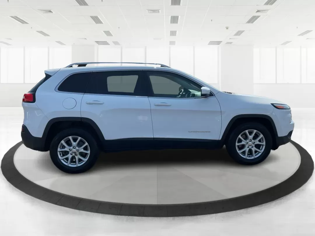2016 Jeep Cherokee Latitude (1C4PJMCS9GW) with an Other engine, located at 8750 N County Rd 25A, Piqua, OH, 45356, (937) 908-9800, 40.164391, -84.232513 - Photo#1