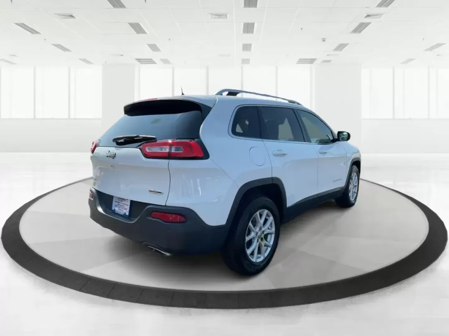 2016 Jeep Cherokee Latitude (1C4PJMCS9GW) with an Other engine, located at 8750 N County Rd 25A, Piqua, OH, 45356, (937) 908-9800, 40.164391, -84.232513 - Photo#2
