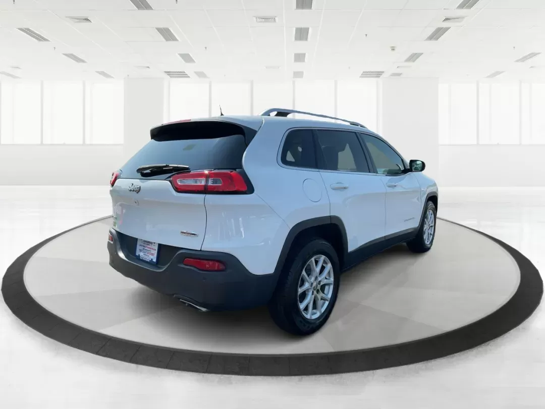 2016 Jeep Cherokee Latitude (1C4PJMCS9GW) with an Other engine, located at 8750 N County Rd 25A, Piqua, OH, 45356, (937) 908-9800, 40.164391, -84.232513 - Photo#2