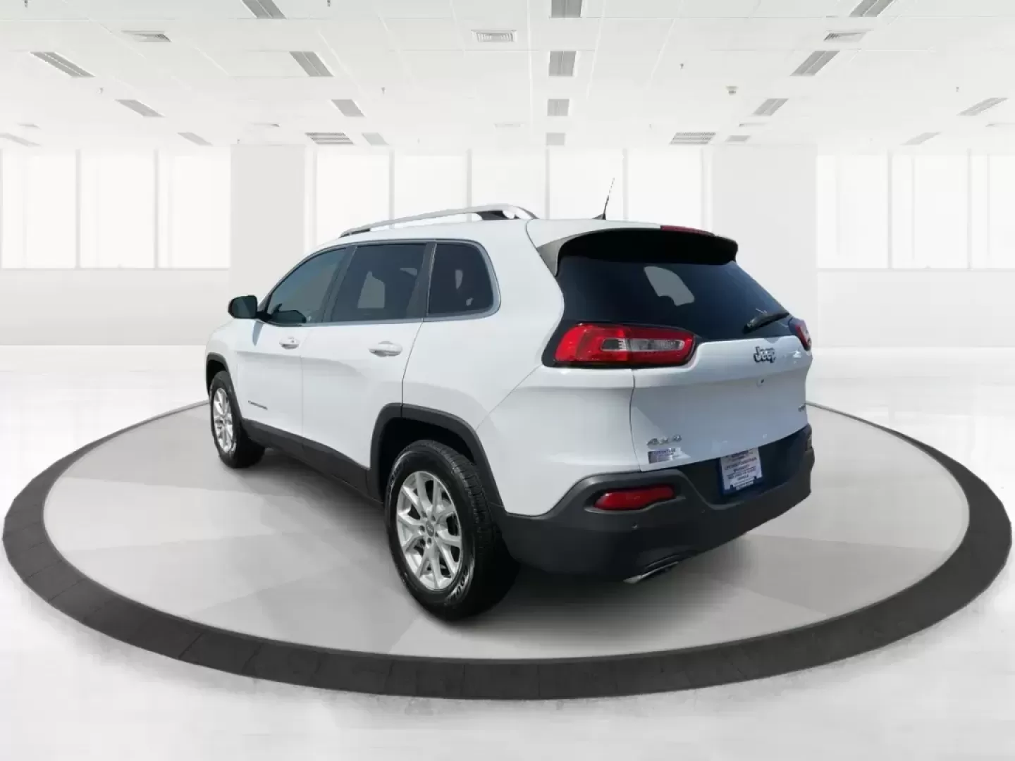 2016 Jeep Cherokee Latitude (1C4PJMCS9GW) with an Other engine, located at 8750 N County Rd 25A, Piqua, OH, 45356, (937) 908-9800, 40.164391, -84.232513 - Photo#4