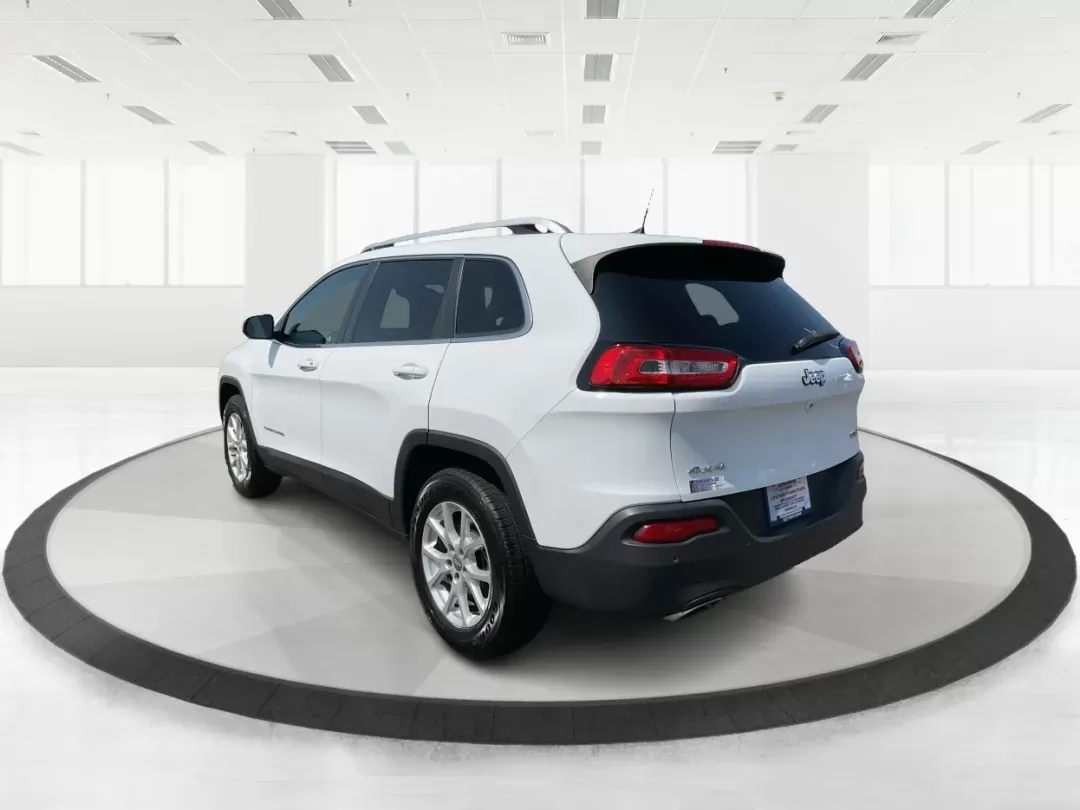 2016 Jeep Cherokee Latitude (1C4PJMCS9GW) with an Other engine, located at 8750 N County Rd 25A, Piqua, OH, 45356, (937) 908-9800, 40.164391, -84.232513 - Photo#4