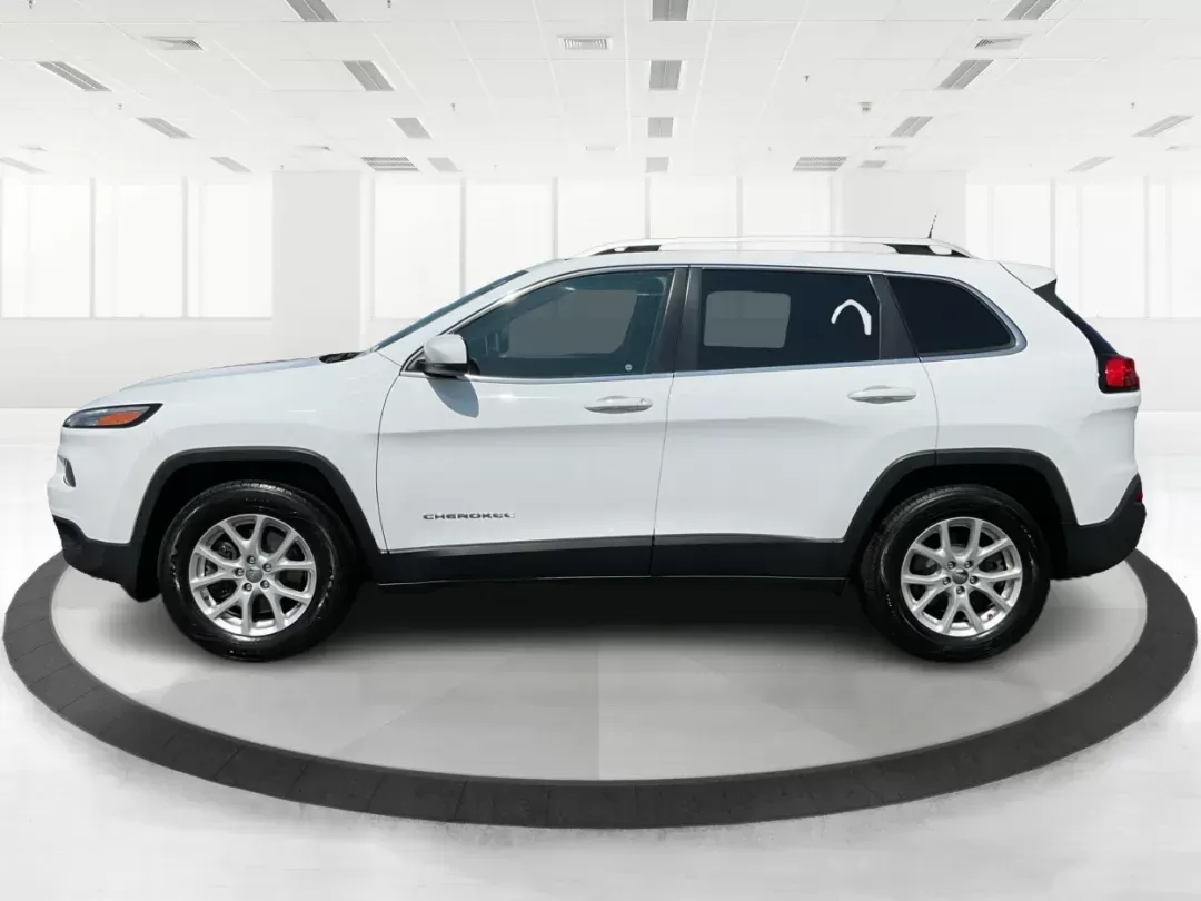 2016 Jeep Cherokee Latitude (1C4PJMCS9GW) with an Other engine, located at 8750 N County Rd 25A, Piqua, OH, 45356, (937) 908-9800, 40.164391, -84.232513 - Photo#5