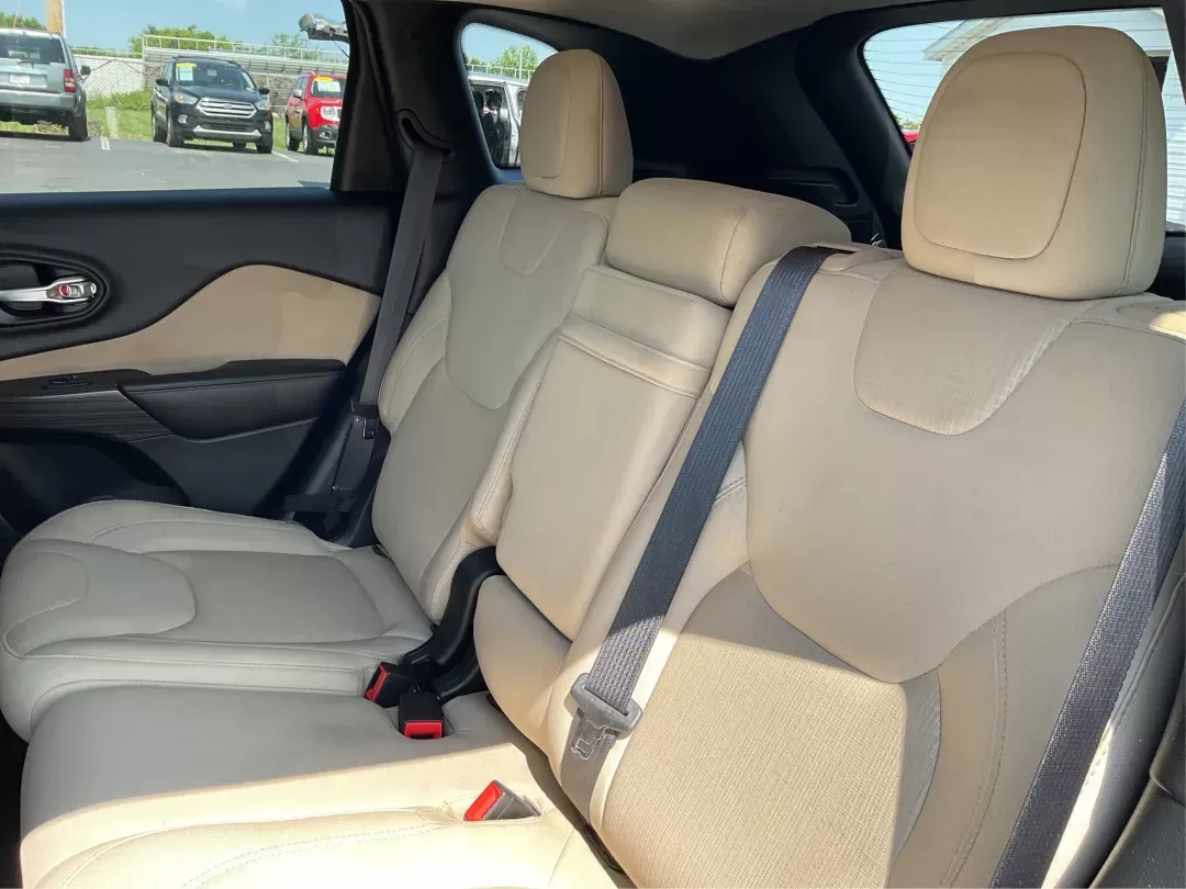 2016 Jeep Cherokee Latitude (1C4PJMCS9GW) with an Other engine, located at 8750 N County Rd 25A, Piqua, OH, 45356, (937) 908-9800, 40.164391, -84.232513 - Photo#9