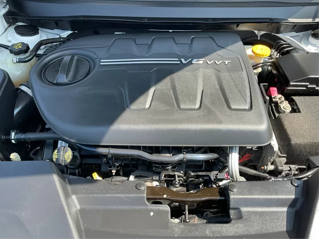 2016 Jeep Cherokee Latitude (1C4PJMCS9GW) with an Other engine, located at 8750 N County Rd 25A, Piqua, OH, 45356, (937) 908-9800, 40.164391, -84.232513 - Photo#10