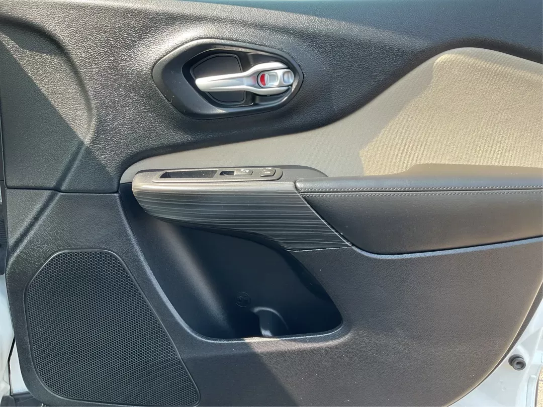 2016 Jeep Cherokee Latitude (1C4PJMCS9GW) with an Other engine, located at 8750 N County Rd 25A, Piqua, OH, 45356, (937) 908-9800, 40.164391, -84.232513 - Photo#19