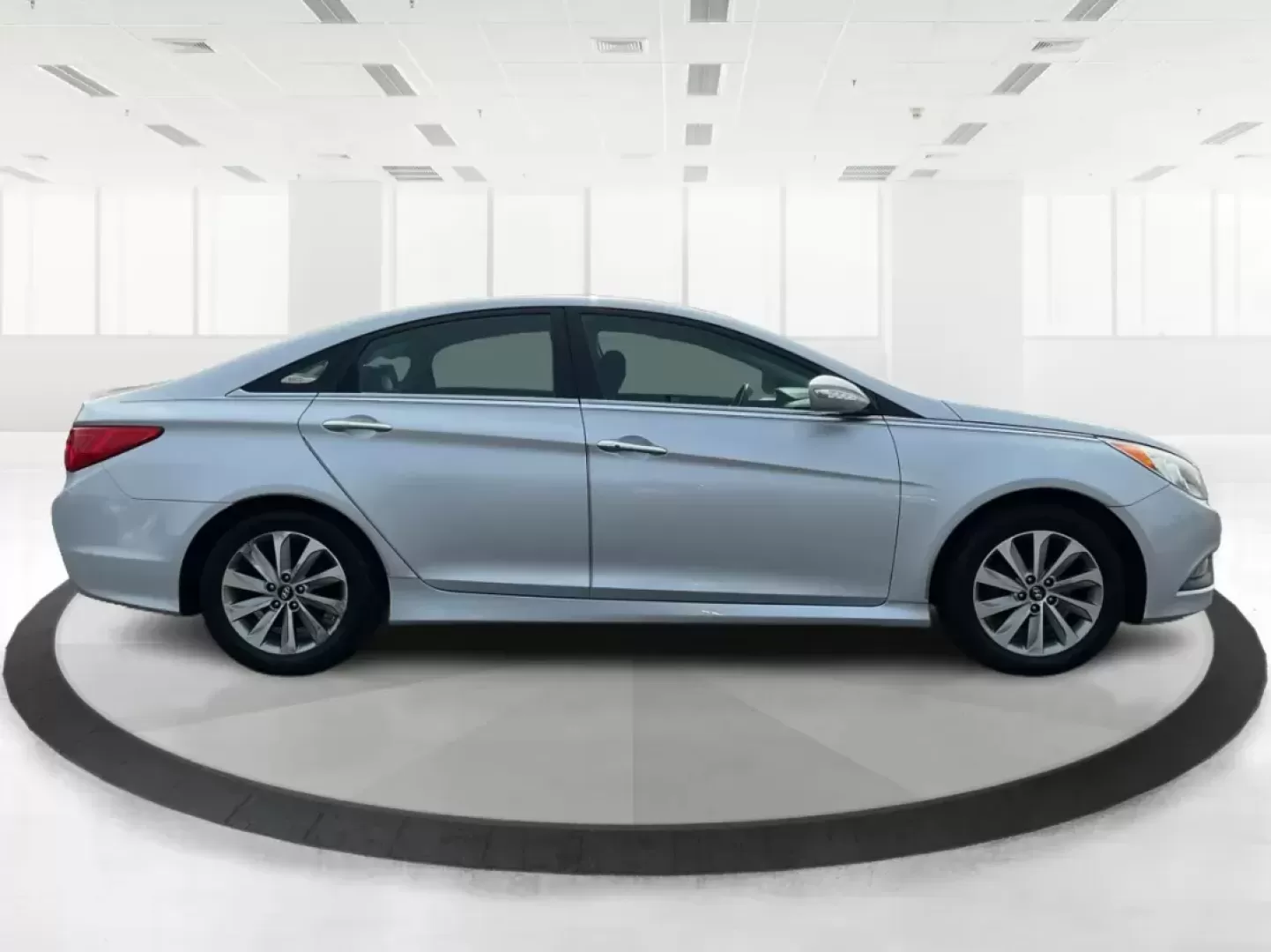 2014 Hyundai Sonata Limited (5NPEC4AC8EH) with an 2.4L I-4 gasoline direct injection engine, located at 1951 S Dayton Lakeview Rd., New Carlisle, OH, 45344, (937) 908-9800, 39.890999, -84.050255 - 2014 Hyundai Sonata Limited - Photo#1