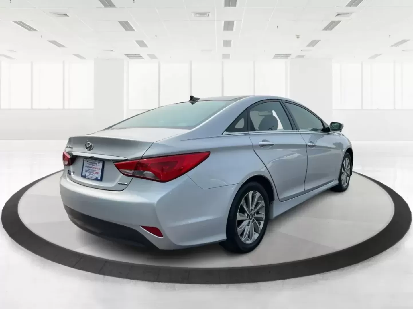 2014 Hyundai Sonata Limited (5NPEC4AC8EH) with an 2.4L I-4 gasoline direct injection engine, located at 1951 S Dayton Lakeview Rd., New Carlisle, OH, 45344, (937) 908-9800, 39.890999, -84.050255 - 2014 Hyundai Sonata Limited - Photo#2