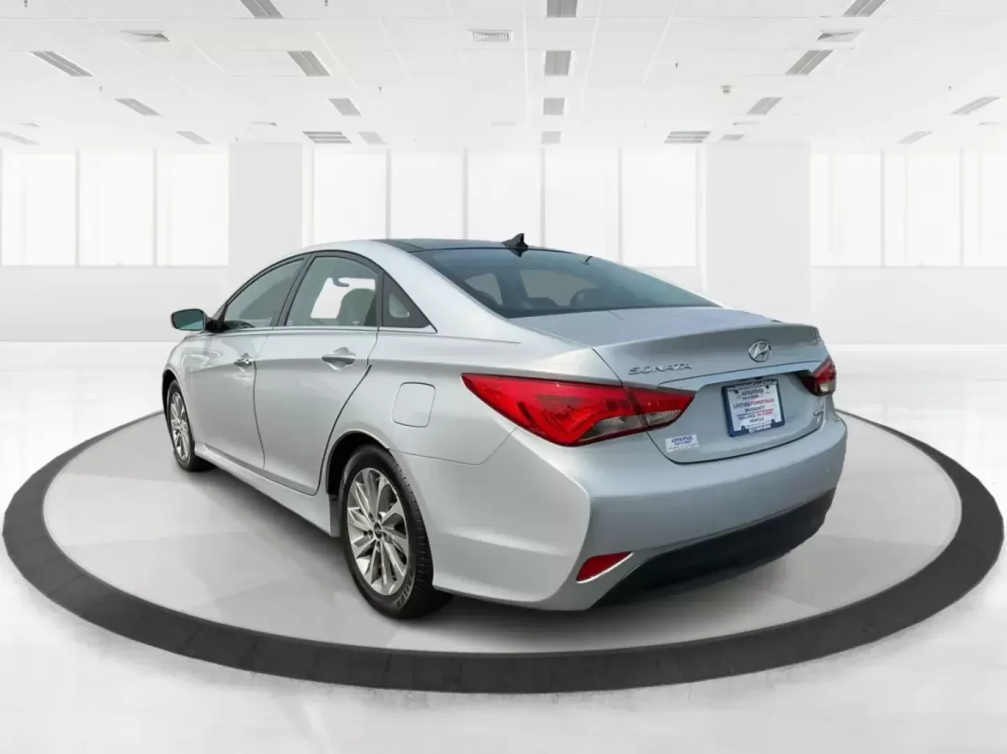 2014 Hyundai Sonata Limited (5NPEC4AC8EH) with an 2.4L I-4 gasoline direct injection engine, located at 1951 S Dayton Lakeview Rd., New Carlisle, OH, 45344, (937) 908-9800, 39.890999, -84.050255 - 2014 Hyundai Sonata Limited - Photo#4