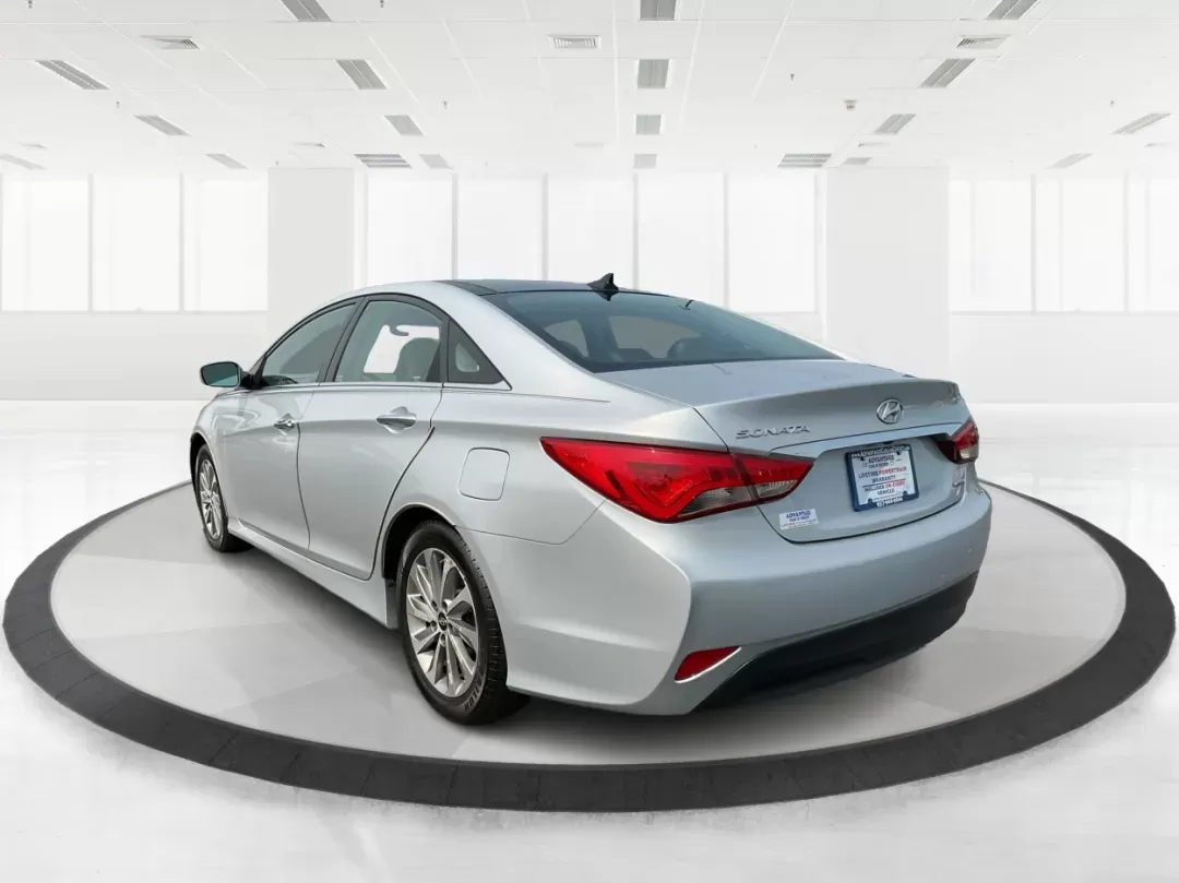 2014 Hyundai Sonata Limited (5NPEC4AC8EH) with an 2.4L I-4 gasoline direct injection engine, located at 1951 S Dayton Lakeview Rd., New Carlisle, OH, 45344, (937) 908-9800, 39.890999, -84.050255 - 2014 Hyundai Sonata Limited - Photo#4