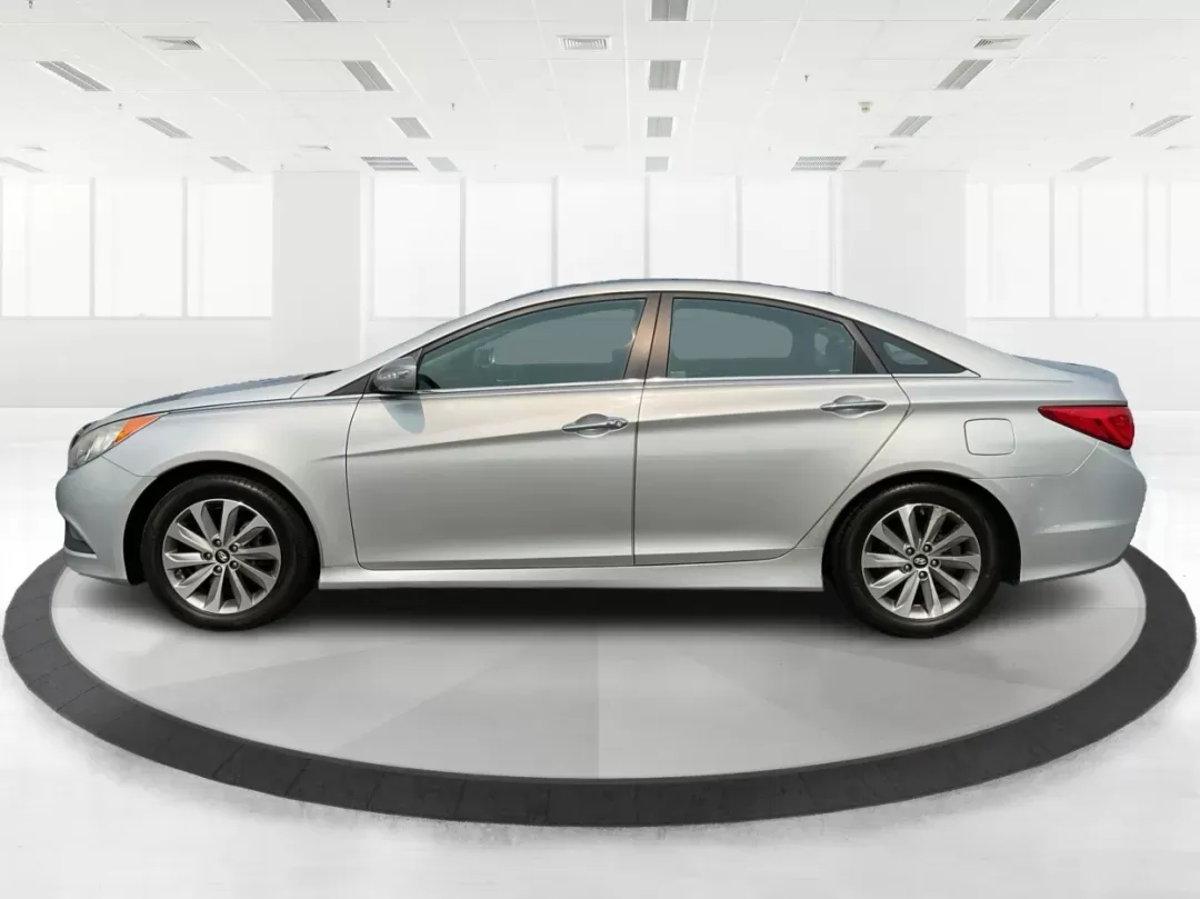 2014 Hyundai Sonata Limited (5NPEC4AC8EH) with an 2.4L I-4 gasoline direct injection engine, located at 1951 S Dayton Lakeview Rd., New Carlisle, OH, 45344, (937) 908-9800, 39.890999, -84.050255 - 2014 Hyundai Sonata Limited - Photo#5