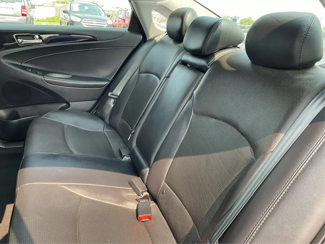 2014 Hyundai Sonata Limited (5NPEC4AC8EH) with an 2.4L I-4 gasoline direct injection engine, located at 1951 S Dayton Lakeview Rd., New Carlisle, OH, 45344, (937) 908-9800, 39.890999, -84.050255 - 2014 Hyundai Sonata Limited - Photo#9
