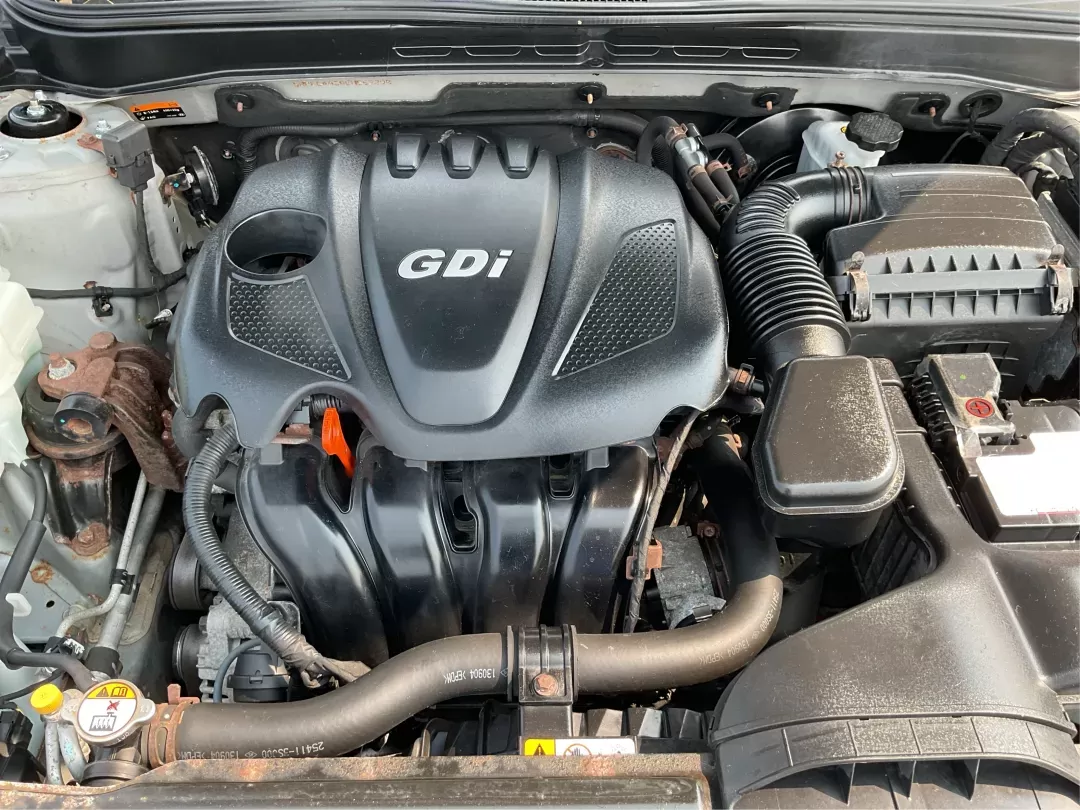 2014 Hyundai Sonata Limited (5NPEC4AC8EH) with an 2.4L I-4 gasoline direct injection engine, located at 1951 S Dayton Lakeview Rd., New Carlisle, OH, 45344, (937) 908-9800, 39.890999, -84.050255 - 2014 Hyundai Sonata Limited - Photo#10