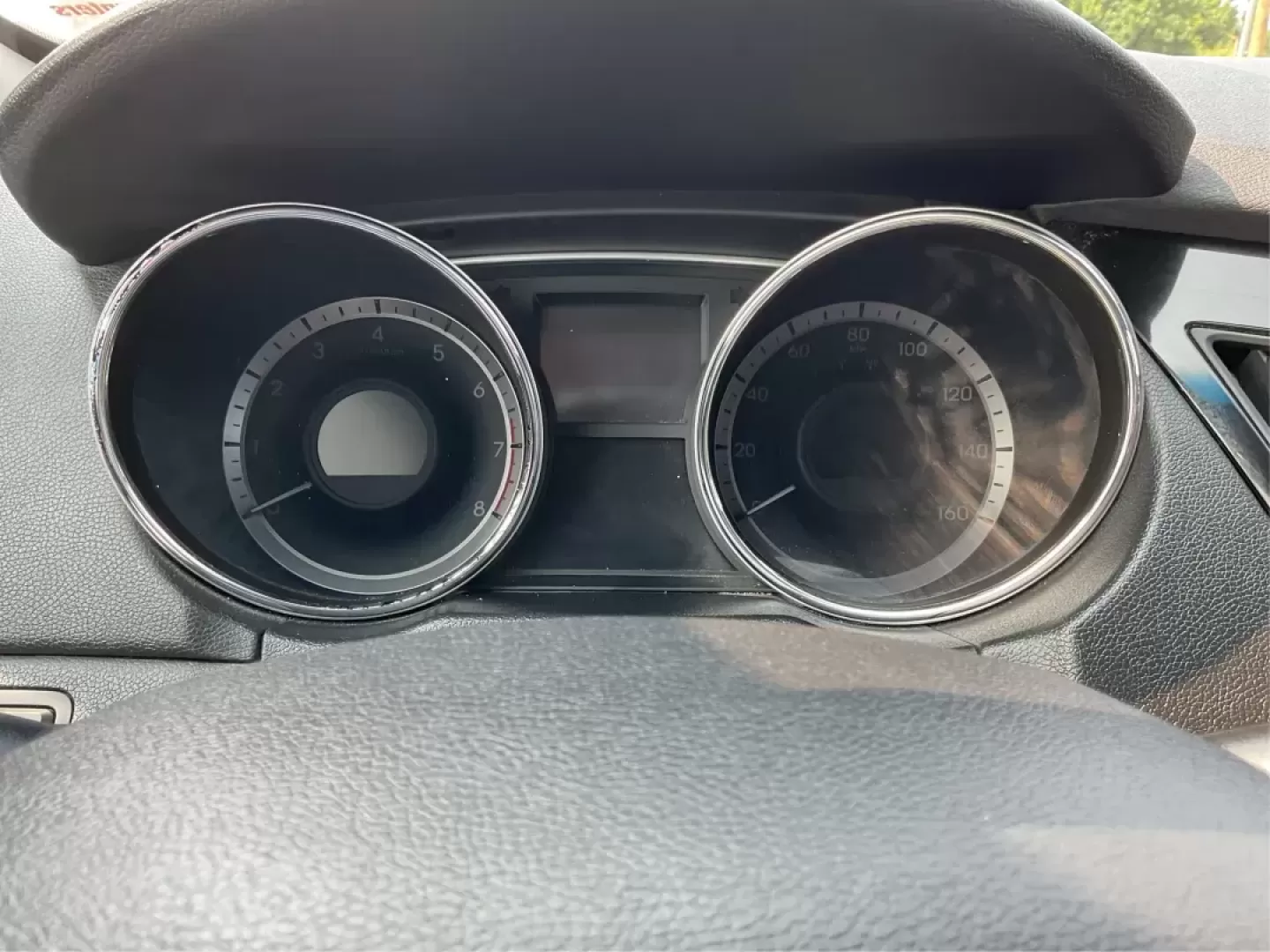 2014 Hyundai Sonata Limited (5NPEC4AC8EH) with an 2.4L I-4 gasoline direct injection engine, located at 1951 S Dayton Lakeview Rd., New Carlisle, OH, 45344, (937) 908-9800, 39.890999, -84.050255 - 2014 Hyundai Sonata Limited - Photo#14