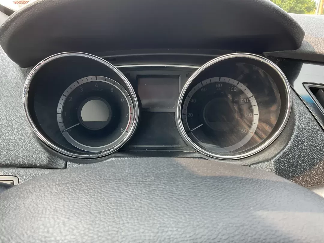 2014 Hyundai Sonata Limited (5NPEC4AC8EH) with an 2.4L I-4 gasoline direct injection engine, located at 1951 S Dayton Lakeview Rd., New Carlisle, OH, 45344, (937) 908-9800, 39.890999, -84.050255 - 2014 Hyundai Sonata Limited - Photo#14