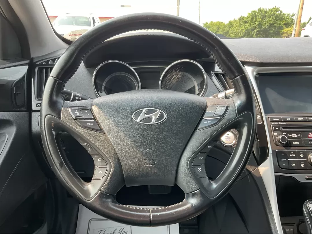2014 Hyundai Sonata Limited (5NPEC4AC8EH) with an 2.4L I-4 gasoline direct injection engine, located at 1951 S Dayton Lakeview Rd., New Carlisle, OH, 45344, (937) 908-9800, 39.890999, -84.050255 - 2014 Hyundai Sonata Limited - Photo#15